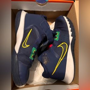 Boys Kyrie size 3Y